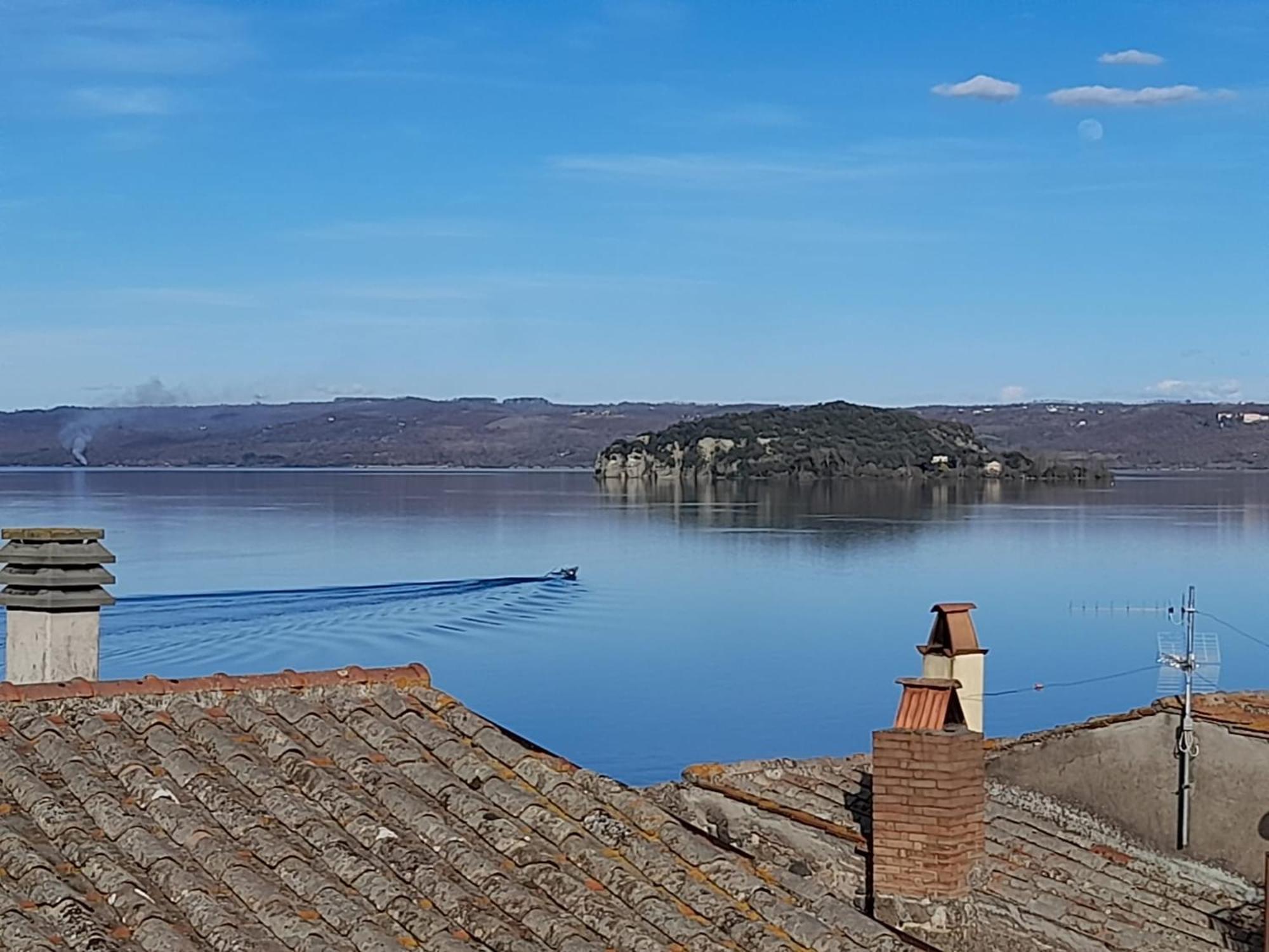 Mansarda Sul Lago A مارتا المظهر الخارجي الصورة