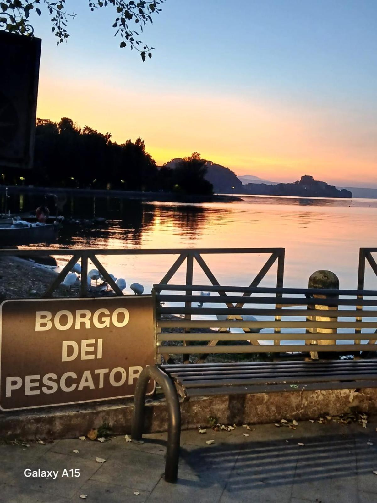 Mansarda Sul Lago A مارتا المظهر الخارجي الصورة